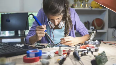 OMG Tech bridges gender gap early by keeping girls curious