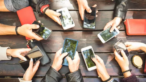 IDC: Apple slips to third behind Huawei in smartphone market