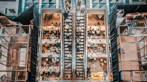 How digital transformation is changing the retail industry - Fujitsu